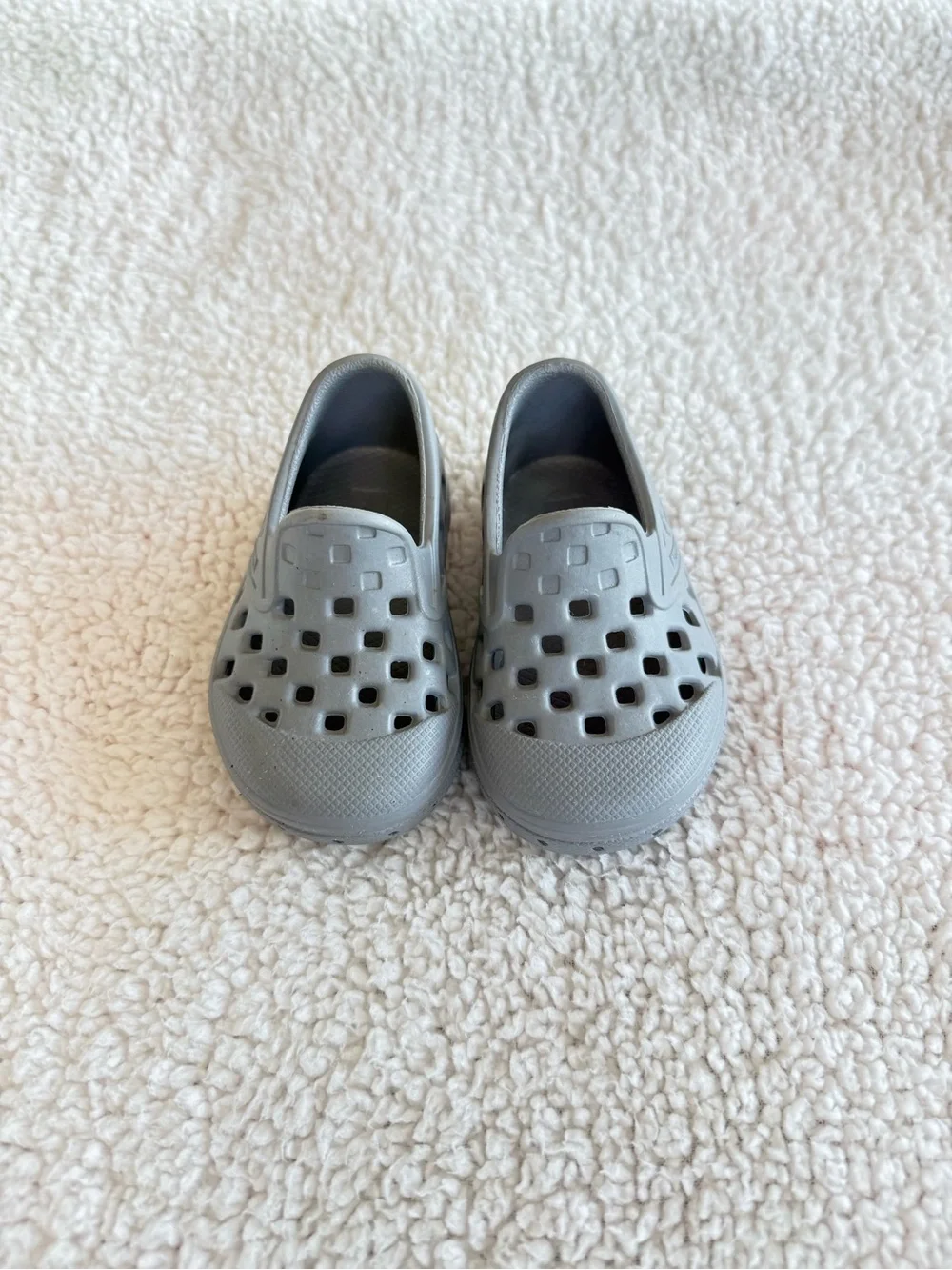“SIZE 2C” NEW Vans Trek Slip-Ons